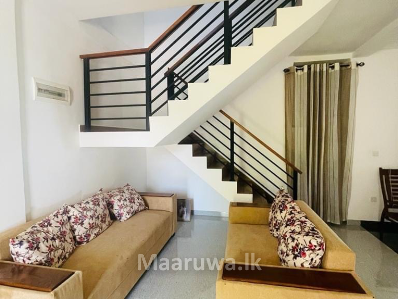 මෙම නවින දෙමහල් නිවස කුරුණෑගල යන්තම්පලාව ප්‍රදේශයේන් විකිනීමට තිබේ